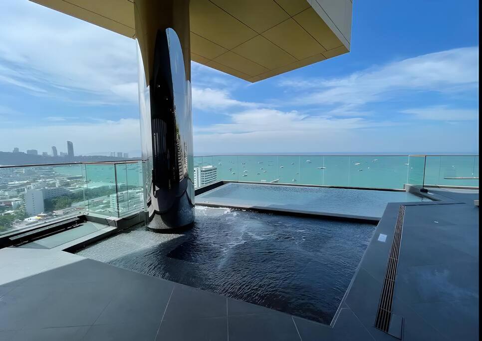 Appartamento With Roof Pool Pattaya